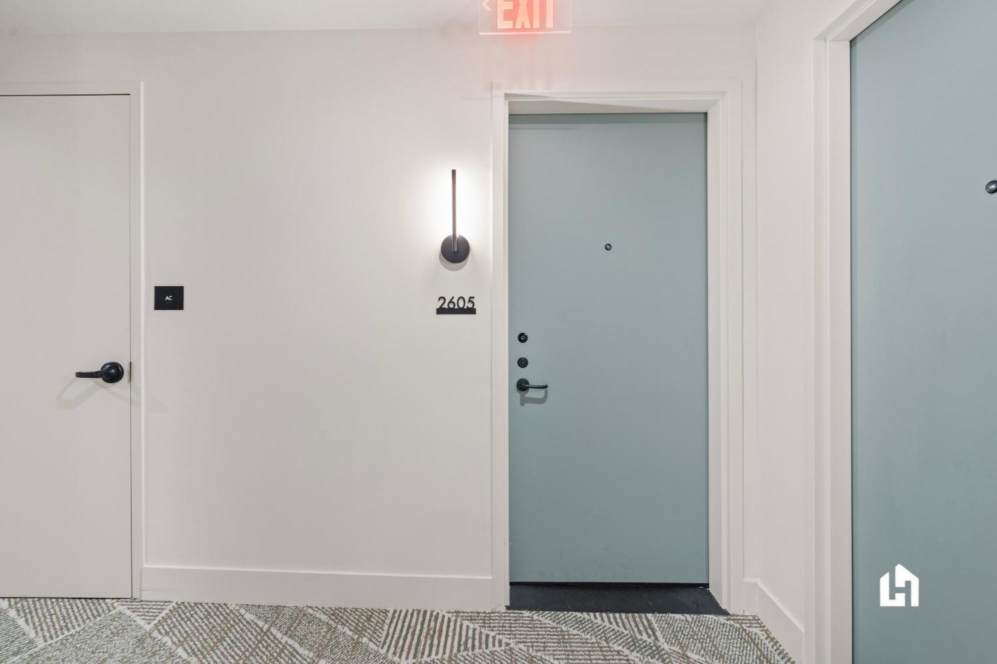 Stylish With Partial Ocean Views In Downtown! Appartement *