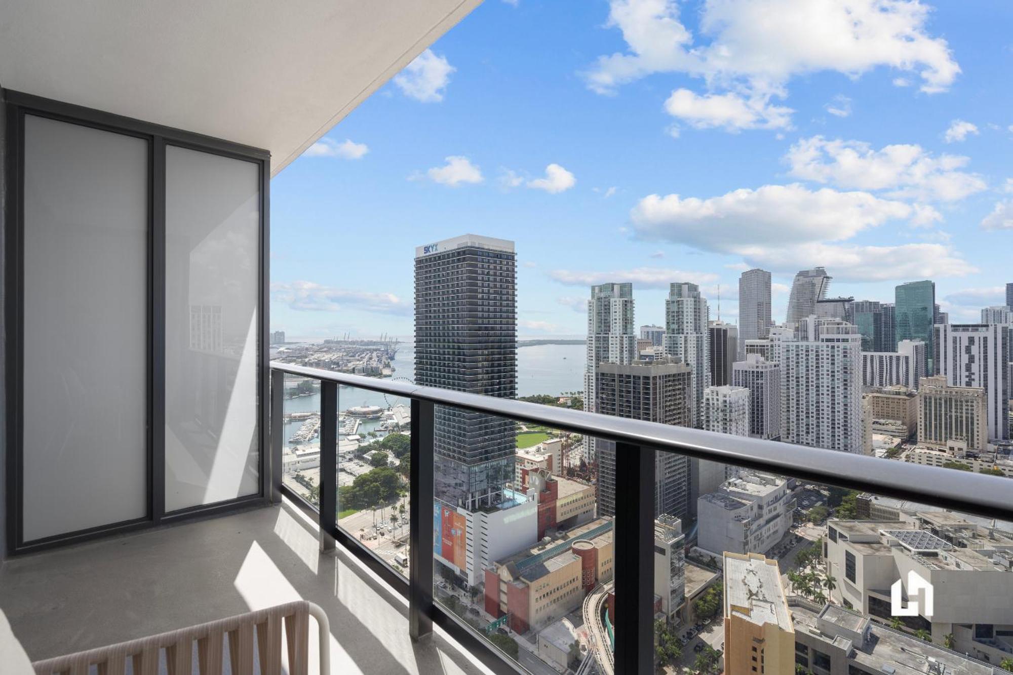 Appartement Stylish With Partial Ocean Views In Downtown!