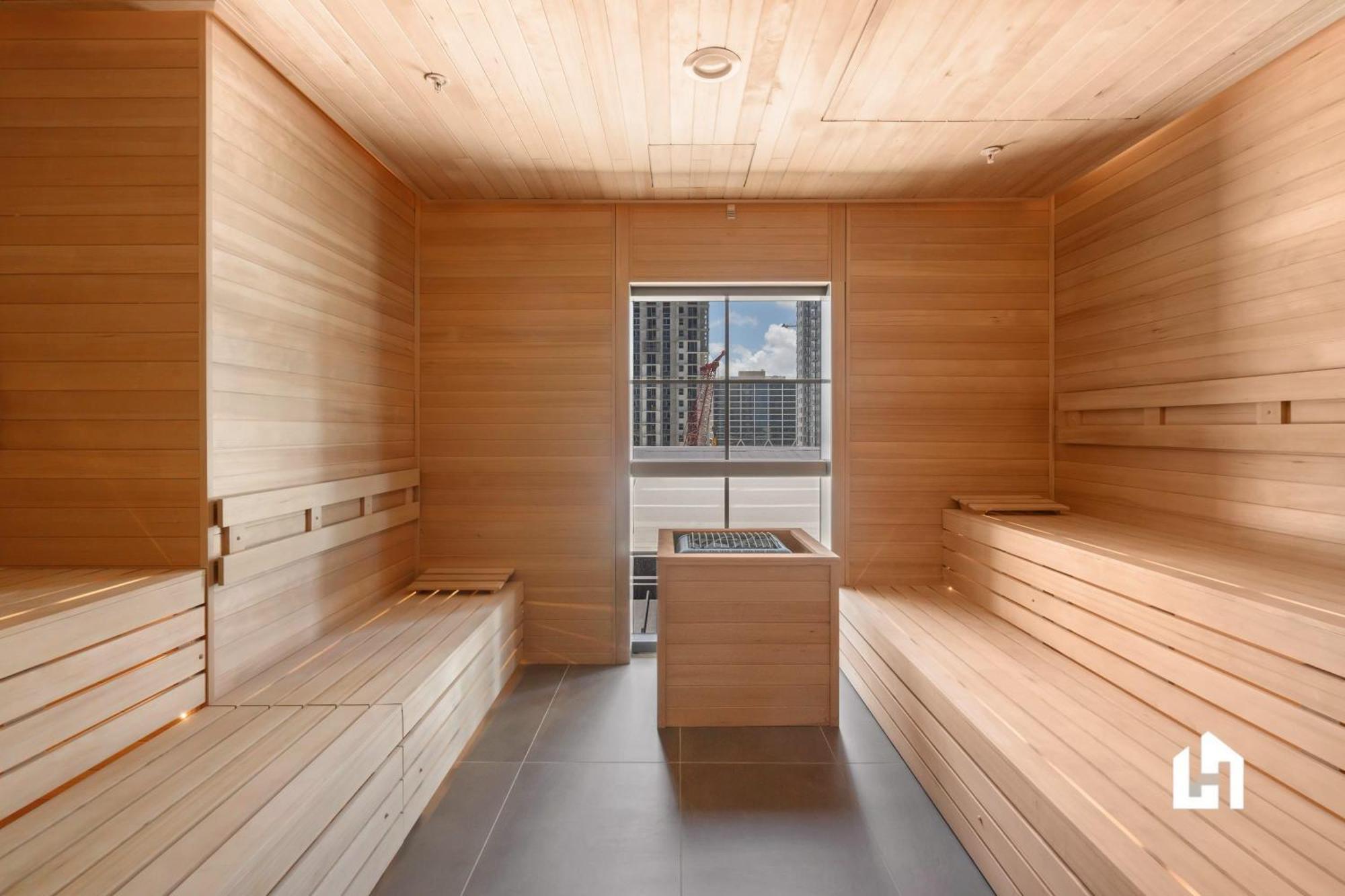Stylish With Partial Ocean Views In Downtown! Appartement *