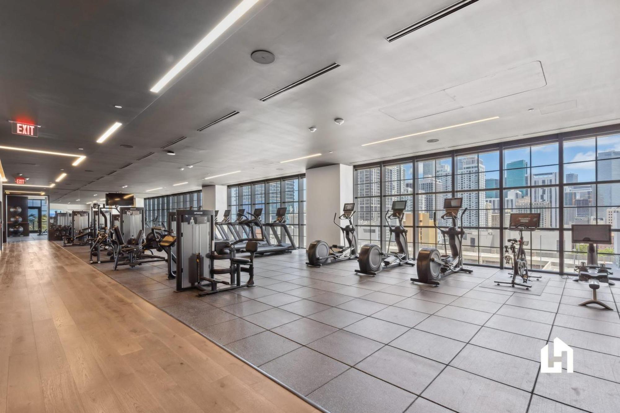 Stylish With Partial Ocean Views In Downtown! Appartement *