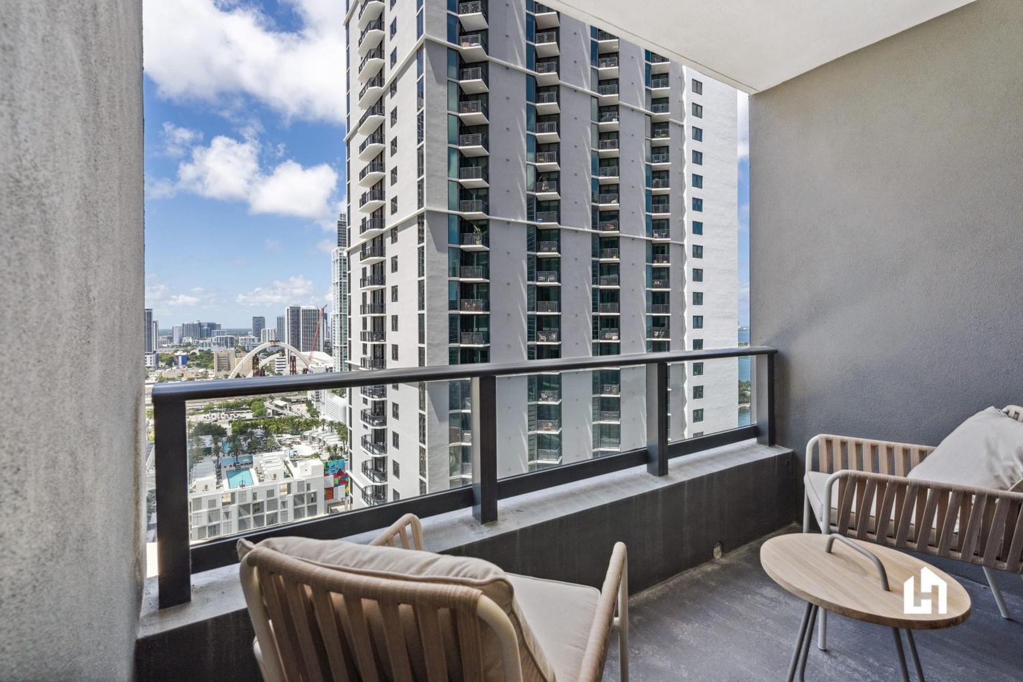 Appartement Stylish With Partial Ocean Views In Downtown!