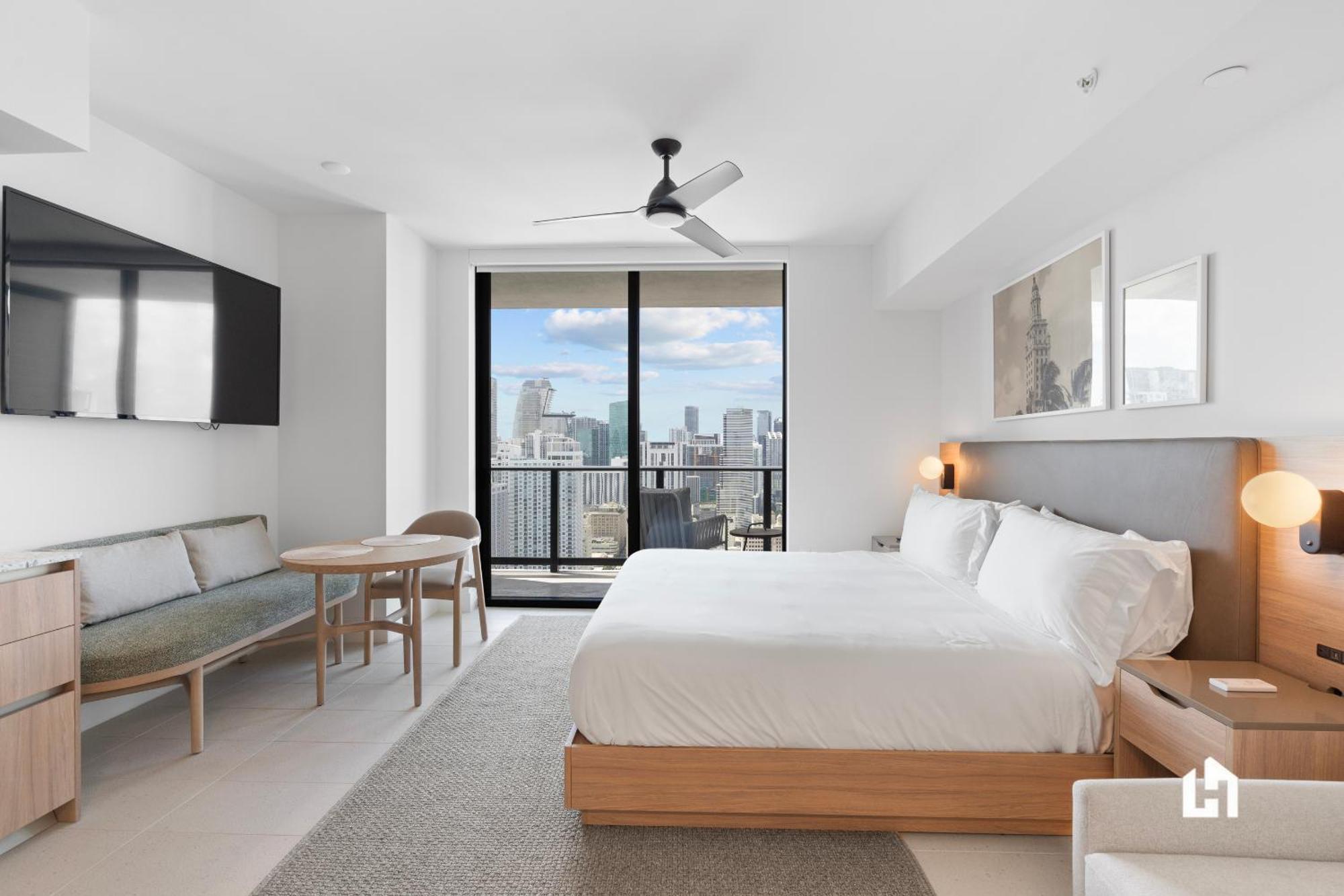 Stylish With Partial Ocean Views In Downtown! Appartement *